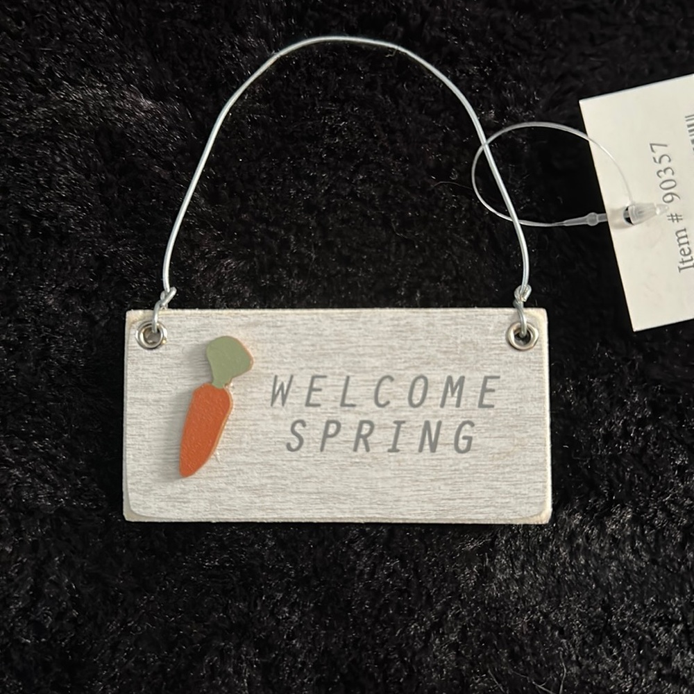Brand new Hearthside Welcome SPRING decor